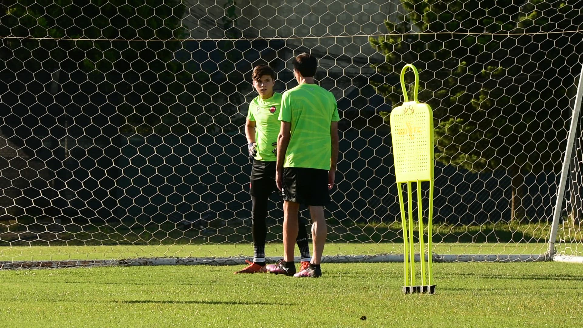 Marcelo Barovero trabajando con un arquero